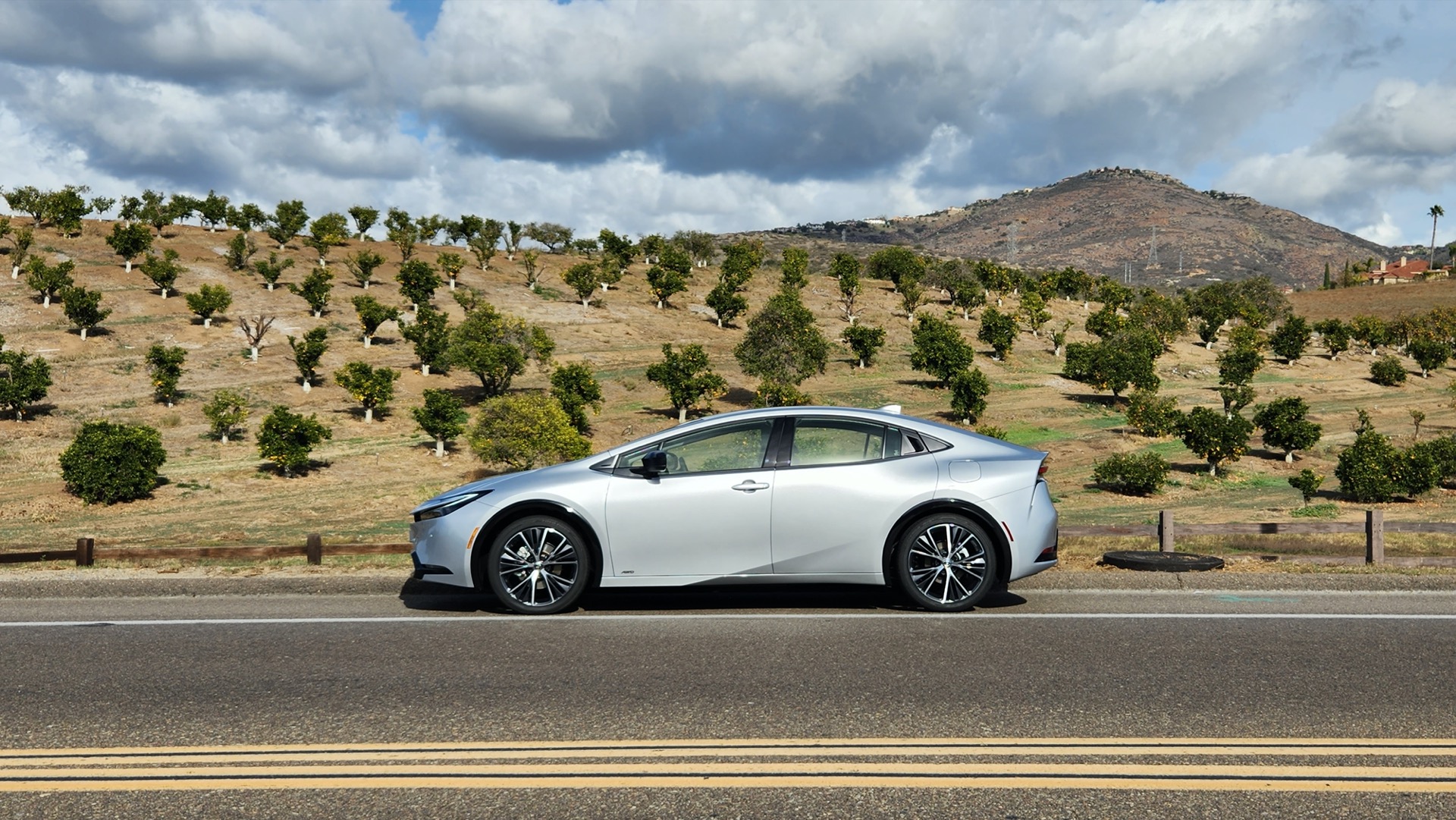 2023 Toyota Prius rethinks highmpg hybrid for stunning style EV kind